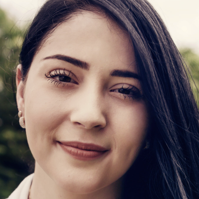 María F.